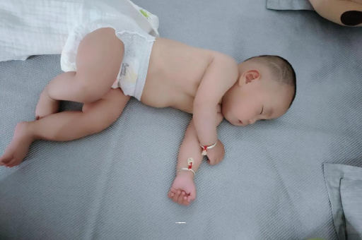 山西几个月宝宝会抬头